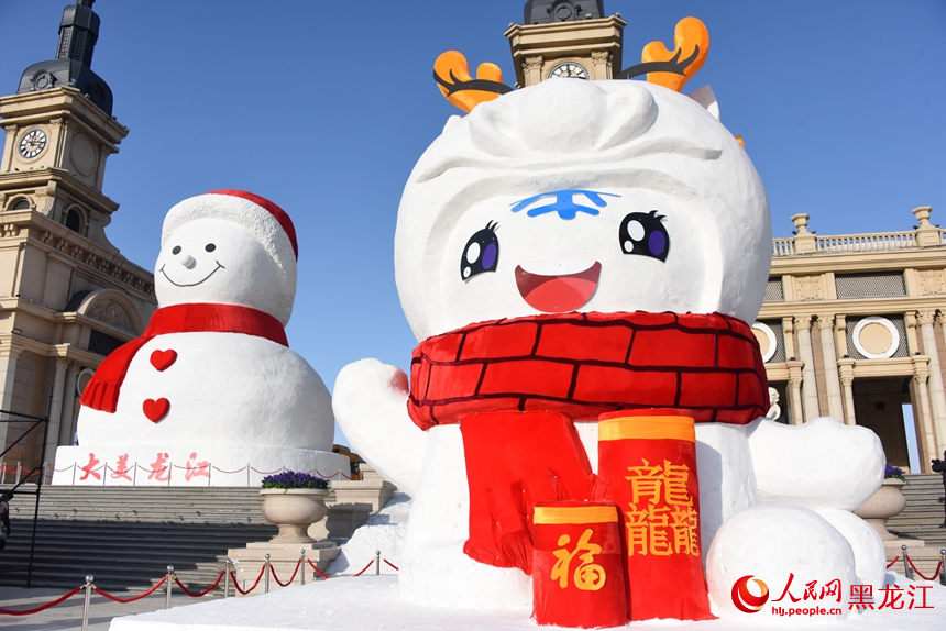 “小紅帽”回來(lái)了！哈爾濱音樂公園大型露天雪人落成