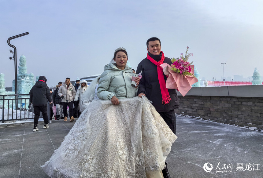 哈爾濱第四十屆公益冰雪集體婚禮在哈爾濱冰雪大世界舉行