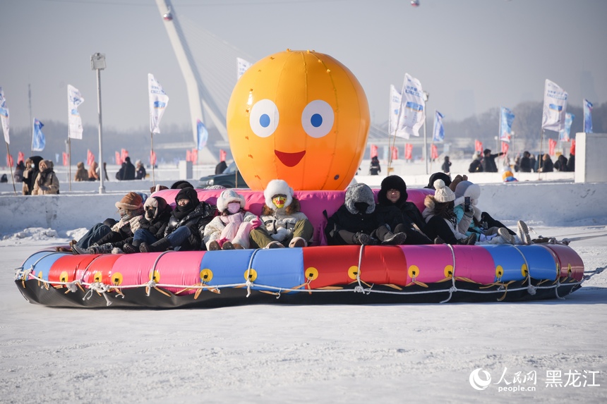 冰天雪地哈爾濱 賞冰樂雪正當(dāng)時(shí)