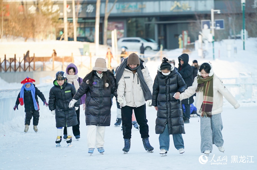 哈爾濱：快樂(lè)寒假 暢享冰雪運(yùn)動(dòng)