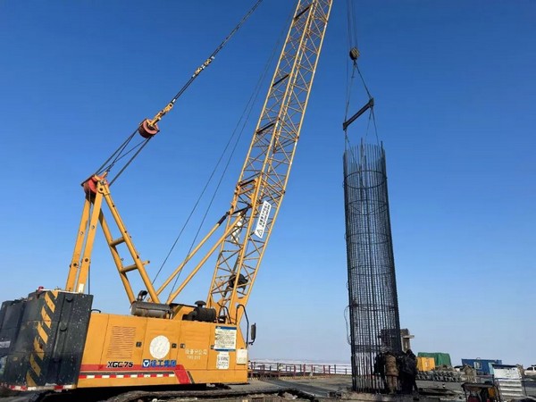 松花江特大橋主橋24-12樁基鋼筋籠連接及安裝。黑龍江省交通運輸廳供圖