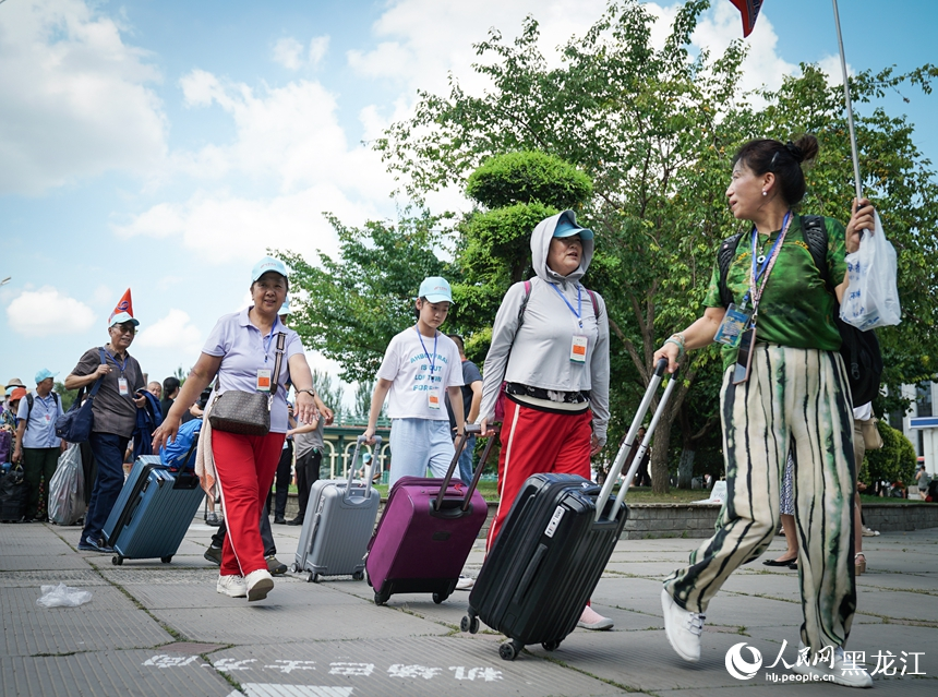 黑龍江開行今年首趟新疆旅游專列